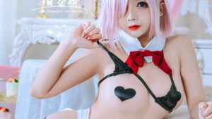 ドスケベマシュのコスプレしてるエロ画像